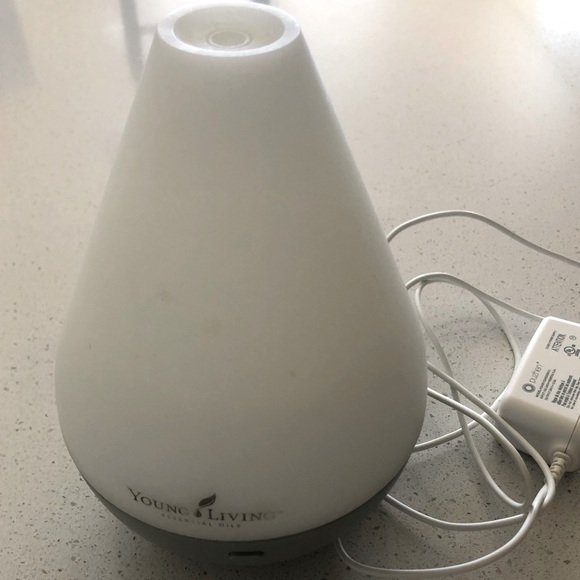 Young living essential oils dewdrop diffuser